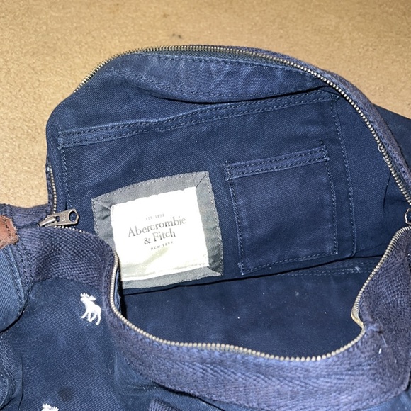 Navy Duffle Bag / Navy Weekender Bag - Picture 5 of 5